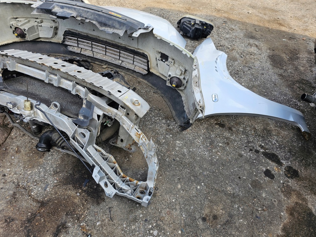 Перед капот крило фара ремінь радіатор ford focus c-max європа  05' сріблястий dm2 в Україні