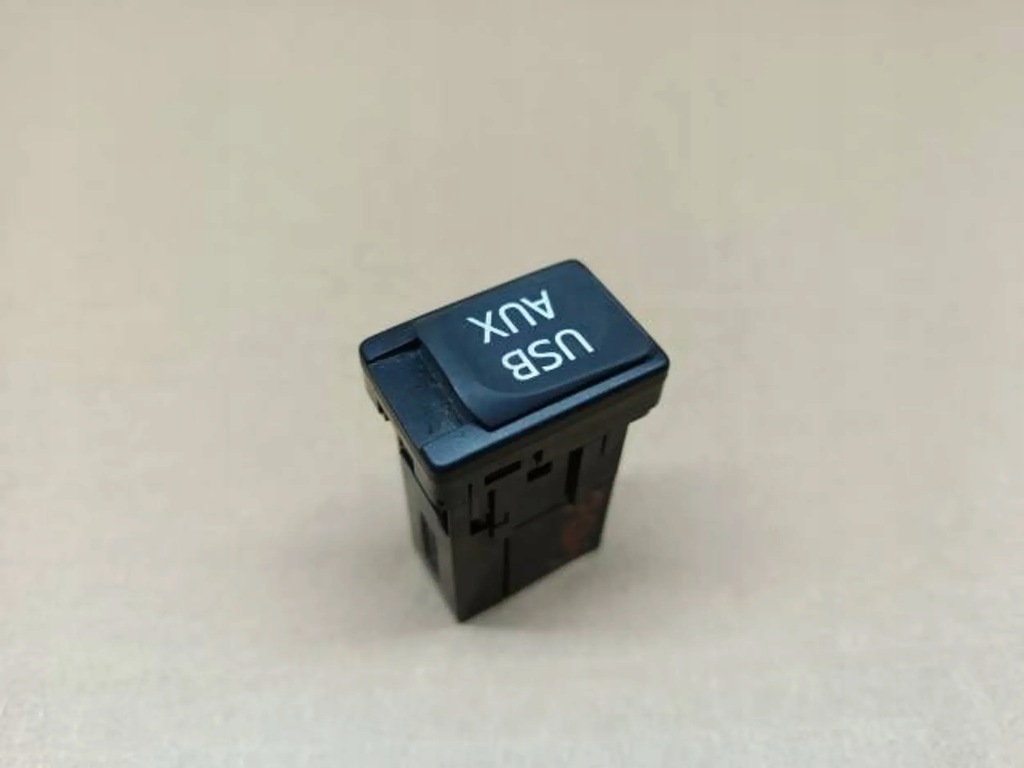 фото №1, Разъём aux usb 86190-48030 toyota prius plus +
