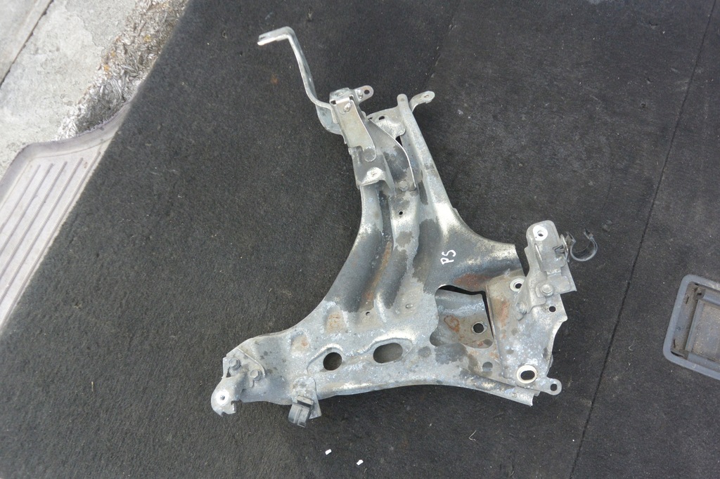 фото №1, Кронштейн кронштейн инвертора toyota prius plus +