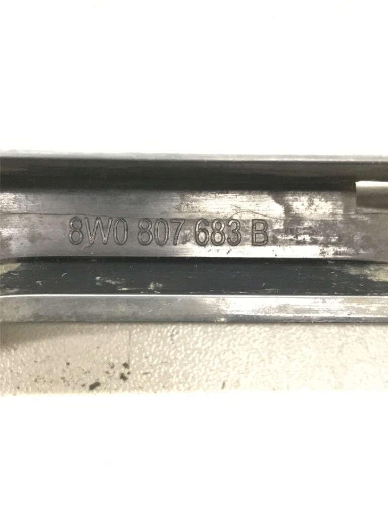 Решітка бампера середина нижній audi a4 b9 8w0807683b Доставка