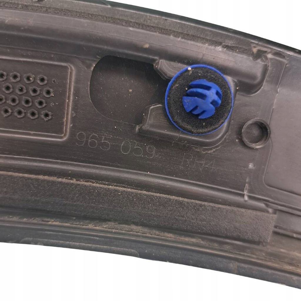 фото №12, Audi q3 задняя сторона правая молдинг крыла 965059