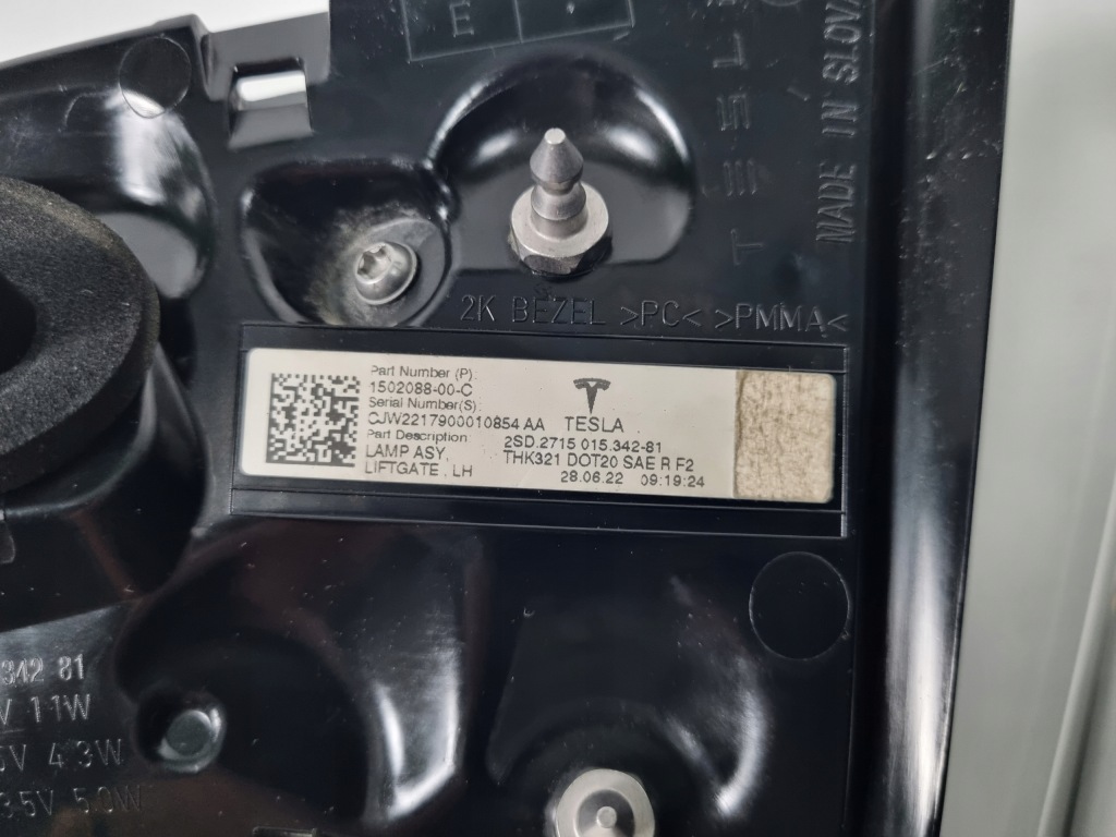 Купити Tesla model 3 рестайлінг  лампа задня ліва задній + w кришка комплект . 1502086-99-d