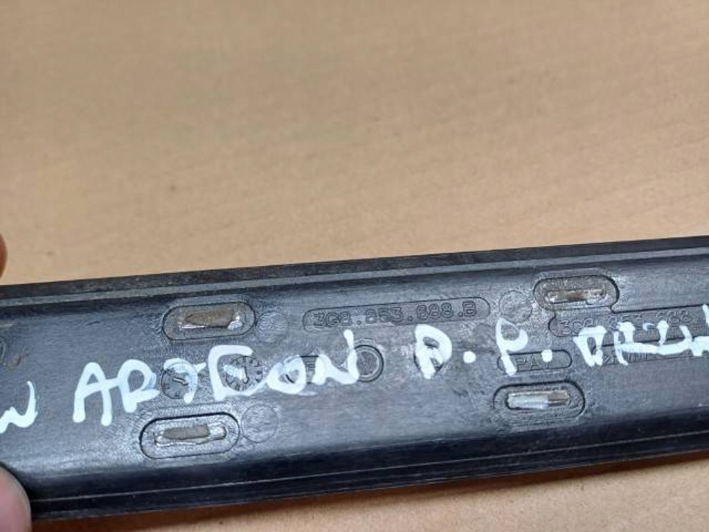 фото №7, M28 vw arteon молдинг эмблема значок дверь правая перед 3g8853688b