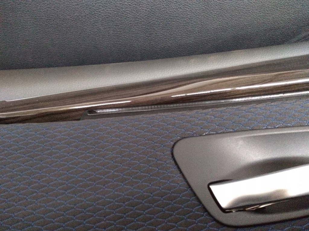 фото №6, Оббивка обшивки двері poświetlane bmw 2 f46