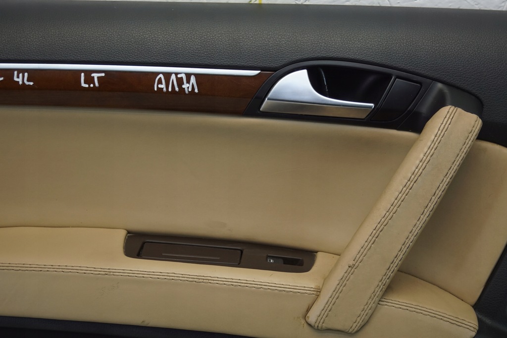 фото №4, Обшивка дверь левый задняя audi q7 4l