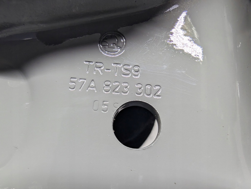 фото №9, Skoda karoq 2017- петля капот правий лівий 57a823302 57a823301