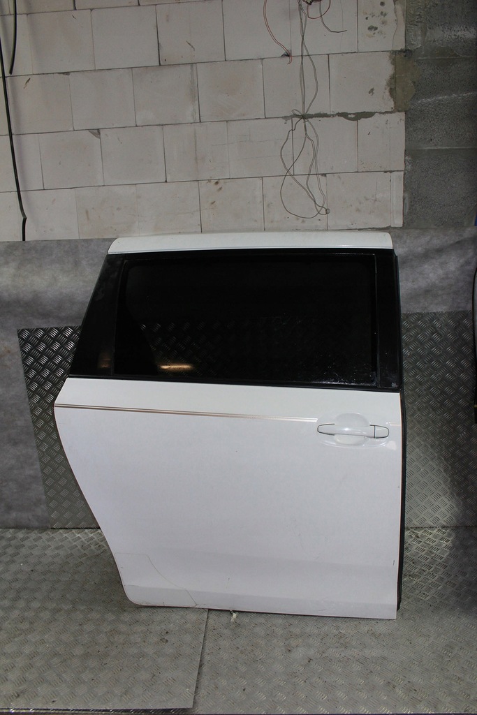 фото №1, Toyota sienna 2011-19 дверь правое задние сдвижные