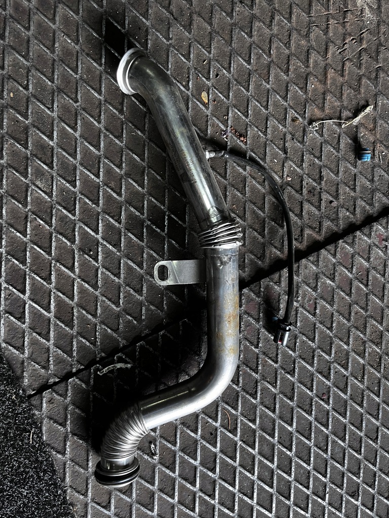 фото №1, 539 bmw g01 g30 2.0d трубка шланг splin egr датчик 8576479