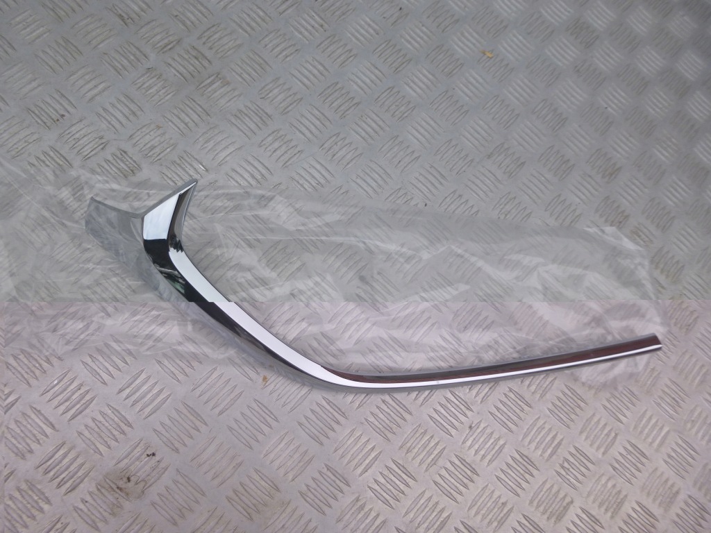 фото №1, Молдинг хром решітка бампера правий перед d10j-50-7j0c оригінальний номер mazda