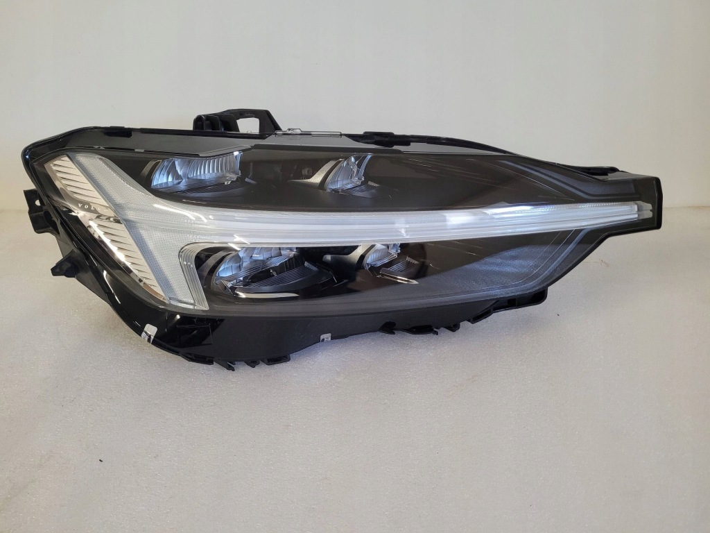 Купить Volvo xc60 2 2 рестайлинг  фара правый  full led система правая  32337383