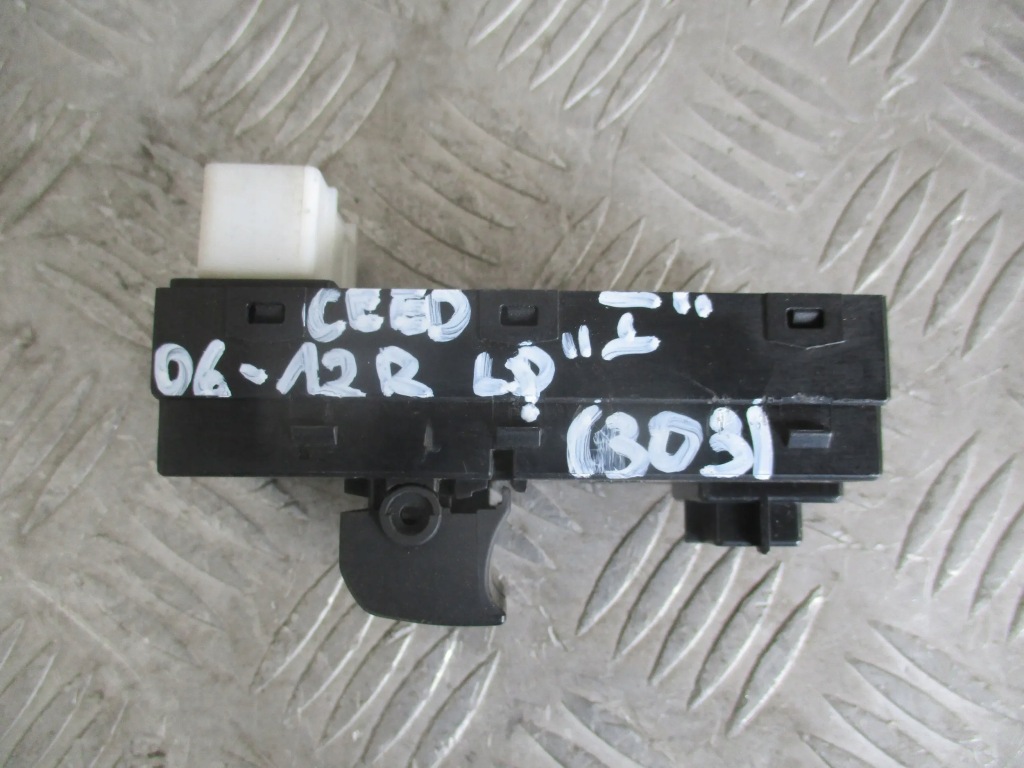 фото №3, Панель окон 702b54302506 kia ceed 1.6 crdi 06-12 r.