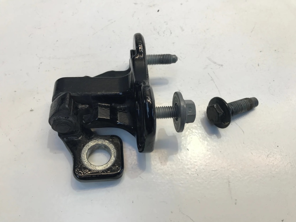 фото №1, Mercedes w247 петля дверь левый задняя верхний