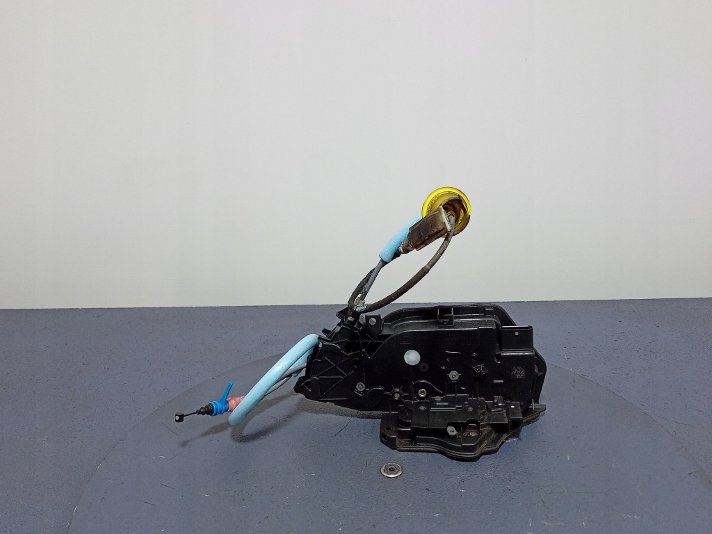 фото №1, Bmw 1 f40 замок дверь перед левый 5 pin 7445041