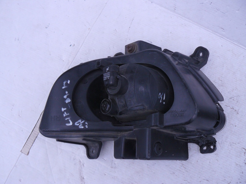 фото №5, Hyundai i30 i lift 09-12 рамка противотуманная фара правый