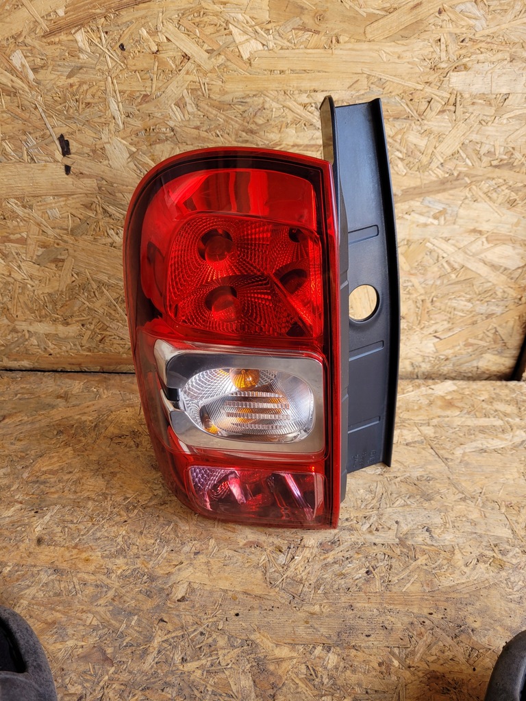 фото №1, Лампа задняя задняя левая dacia duster i lift