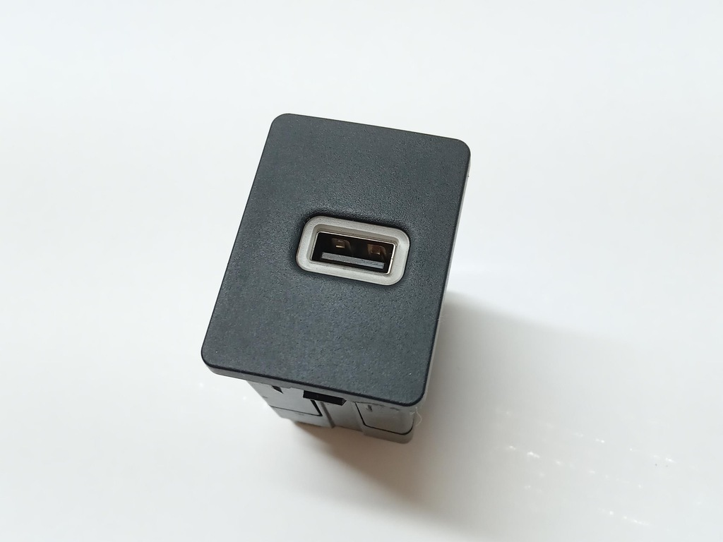 фото №1, Разъём usb ford puma mk2