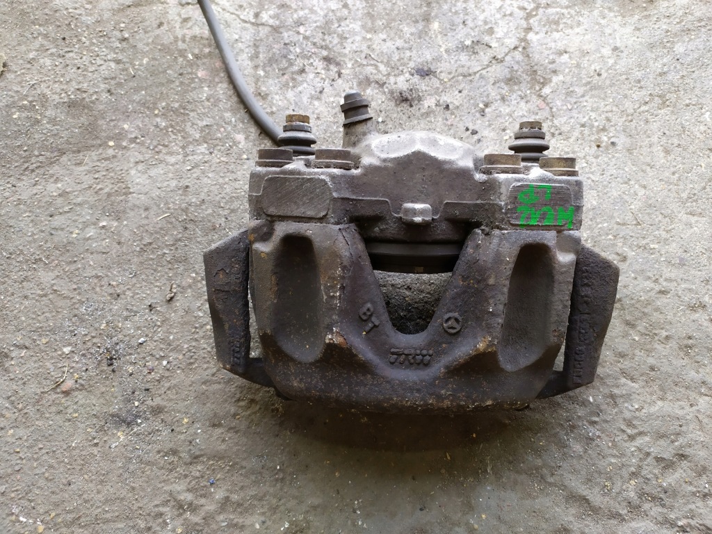 фото №1, Mercedes e w212 суппорт скоба правый перед