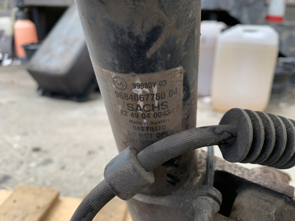 фото №12, Peugeot partner ii 2 lift iii 3 1.6hdi 15r macpherson поворотний кулак лівий перед