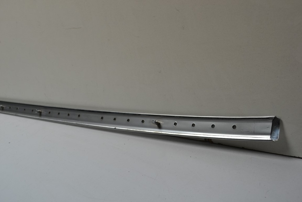 фото №9, Mercedes w124 молдинг хром бампера задняя средняя