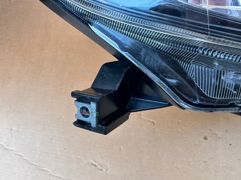 фото №8, Toyota hilux vii 7 лампа правий перед лінза led 81110-0k732 idealna