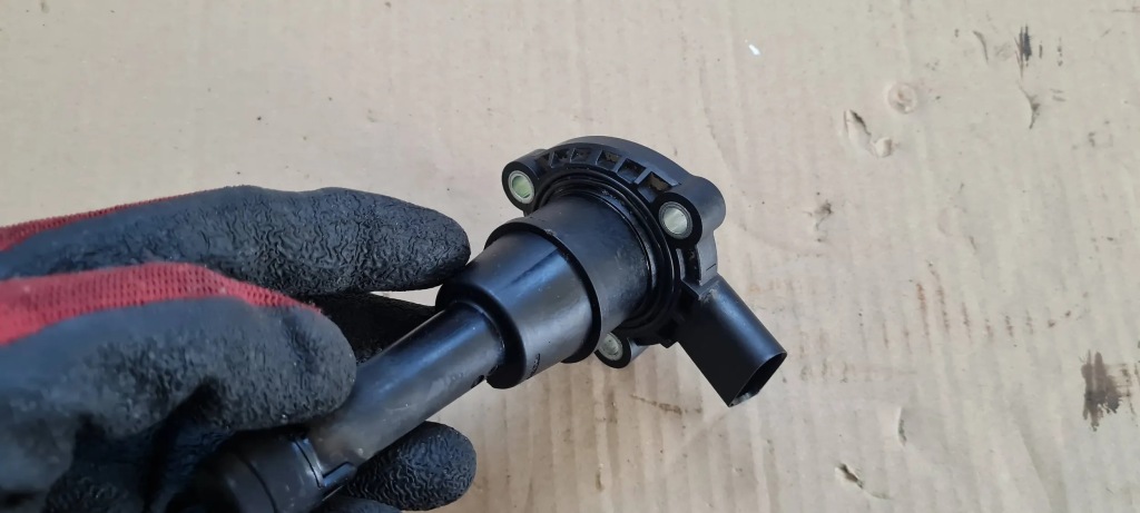 фото №6, S6 c7 4g lift датчик рівня оливи 4.0 tfsi 079907660a a4 b9 8w a5 a6 a7