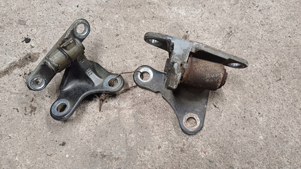 фото №1, Mitsubishi colt 04-12 петля дверь левый передний