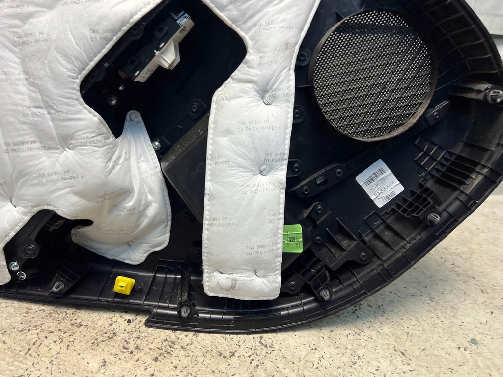 фото №9, Kia sportage v 21- обшивка оббивка двері правий задня europa оригінальний номер