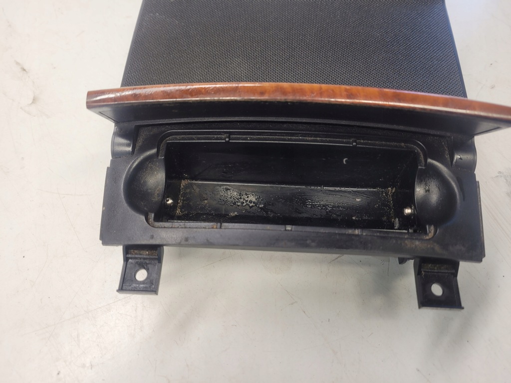 фото №6, Попільничка перед audi a3 8p lift 8p0857951 2