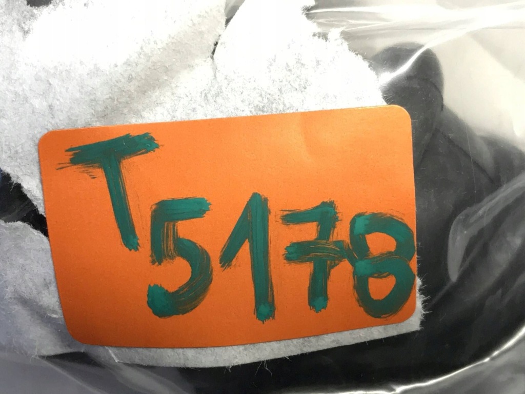 Патрубок заливний бака рідина омивача mercedes benz eqs a2978690400 в Україні