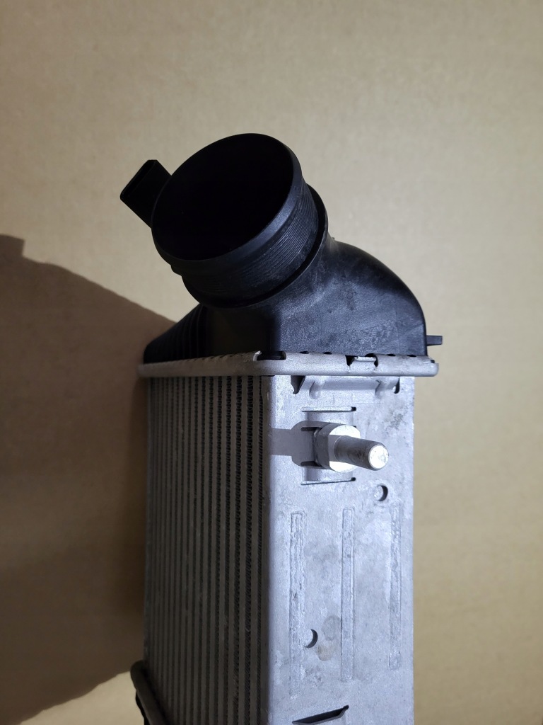 Купити Інтеркулер audi a8 d4 4h0 3.0 tdi лівий 4h0145805h датчик