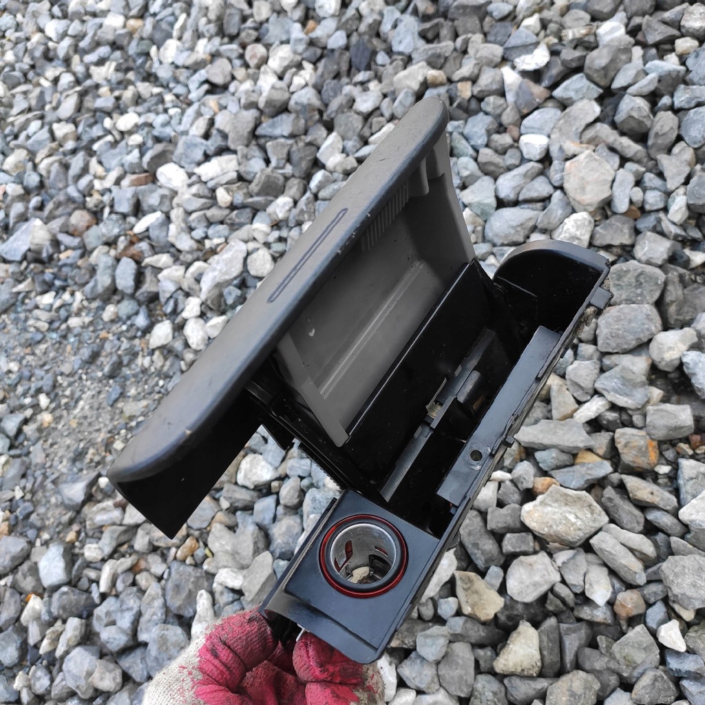 фото №5, Пепельница audi tt 8n0857951