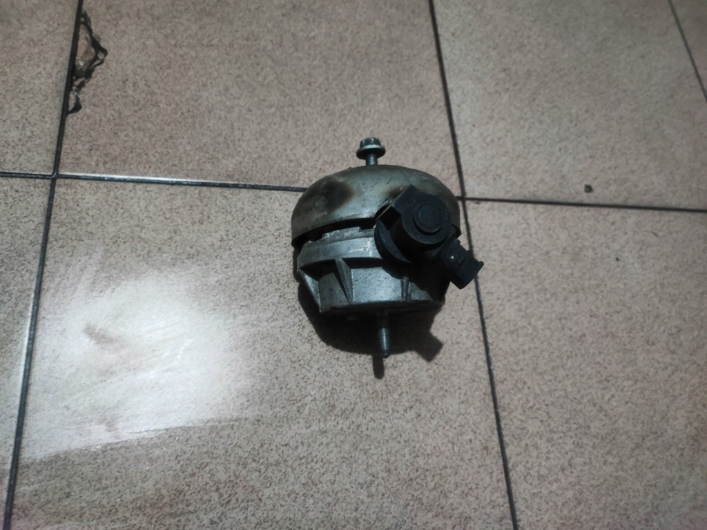 фото №1, Подушка двигателя правая audi a6 s6 c5 4.2 v8