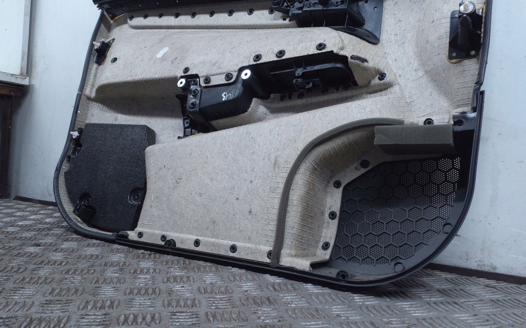 2005 opel astra h обшивка дверь передних 13177106 в Украине