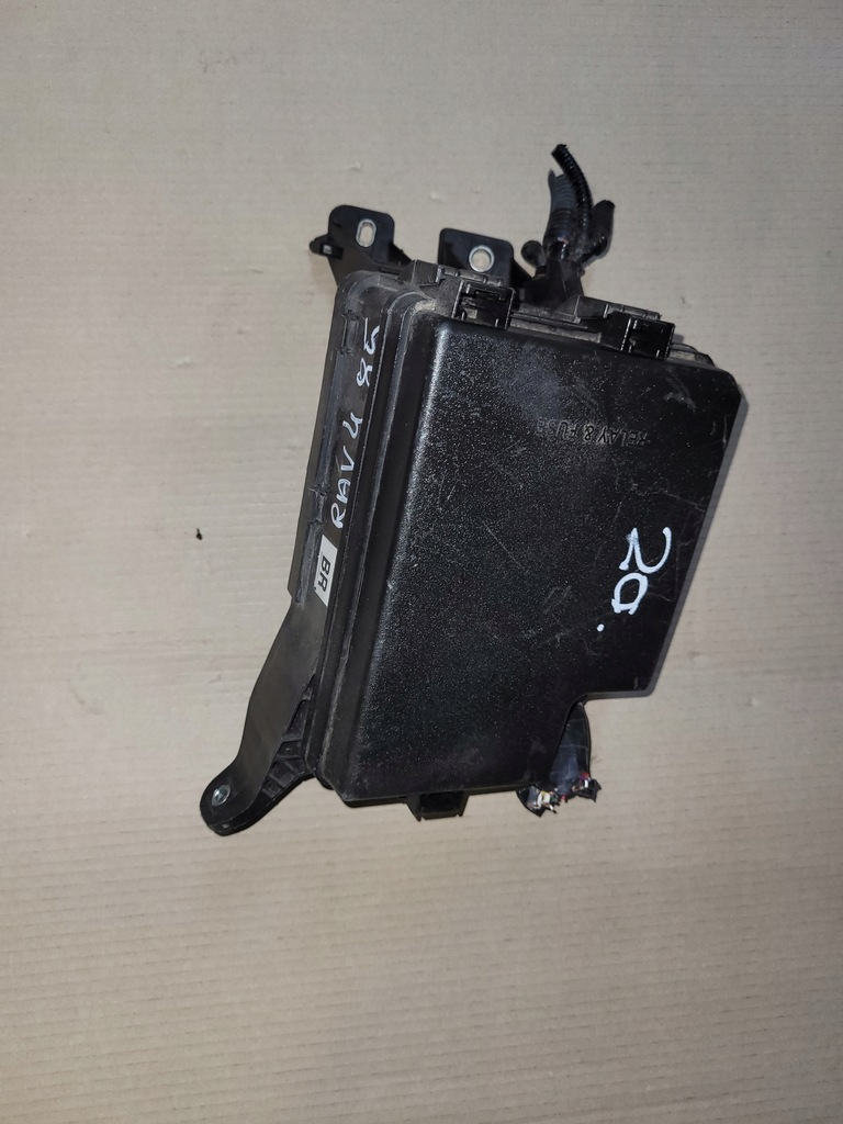 фото №1, Toyota rav4 v коробка предохранителей