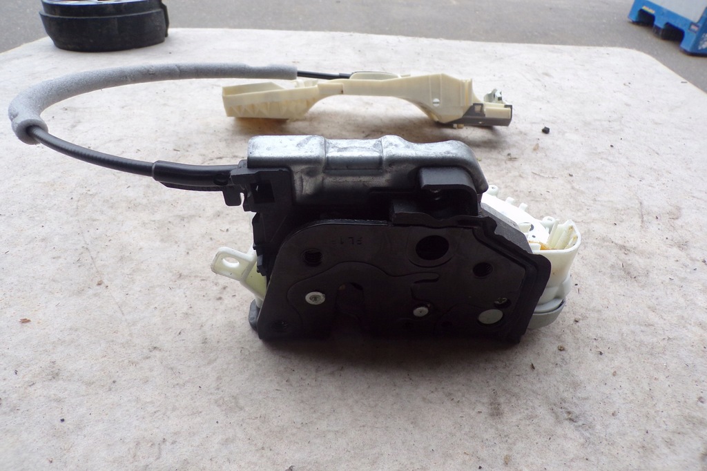 фото №6, Замок дверь левый перед 8j1837015f vw touareg iii