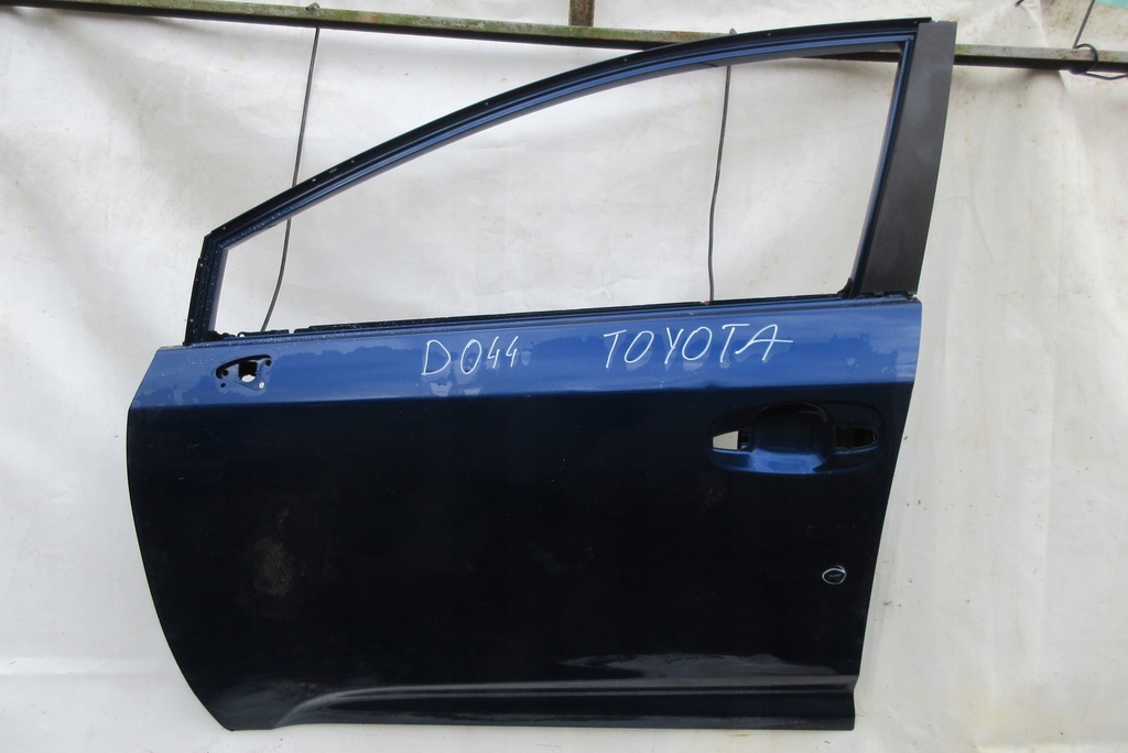 фото №1, Toyota avensis t27 дверь левый перед