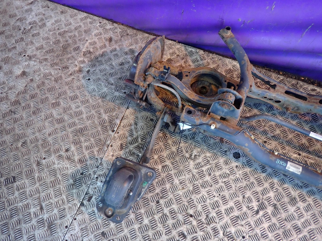 фото №5, Seat leon ii a3 8p golf v oś задняя балка задняя подрамник подвеска поворотный кулак