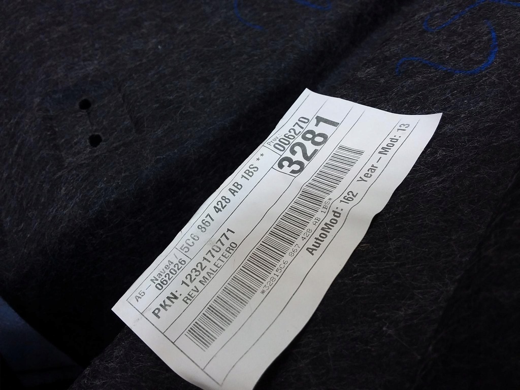 фото №4, Vw jetta vi оббивка обшивка багажника правий