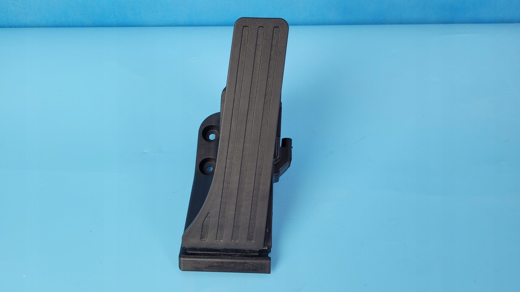 фото №1, Mercedes w206 потенциометр педаль газа a2233000000