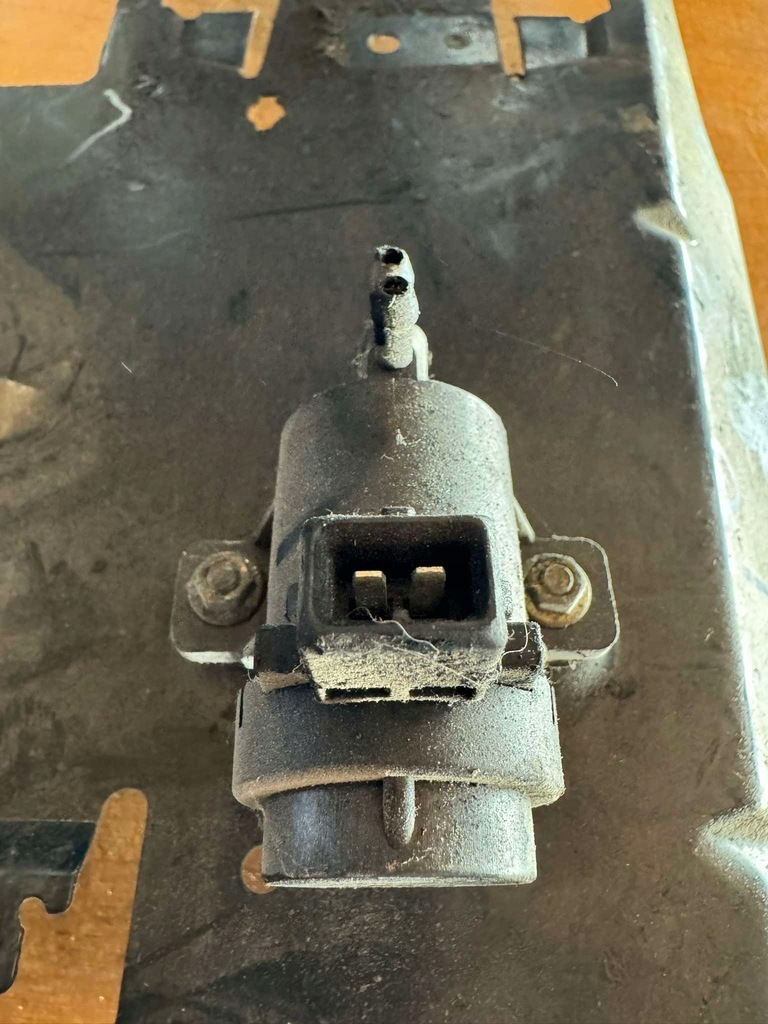 фото №7, Renault trafic ii vivaro a кронштейн кронштейн лист комп'ютер 8200174083