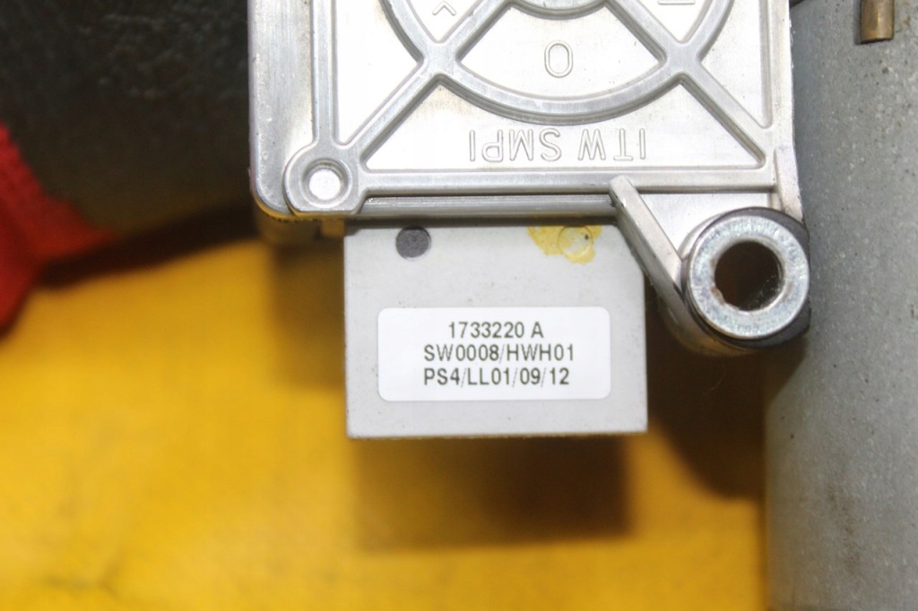 фото №7, Моторчик люк панорами задня шторка porsche cayenne ii a6 c7 1733220a