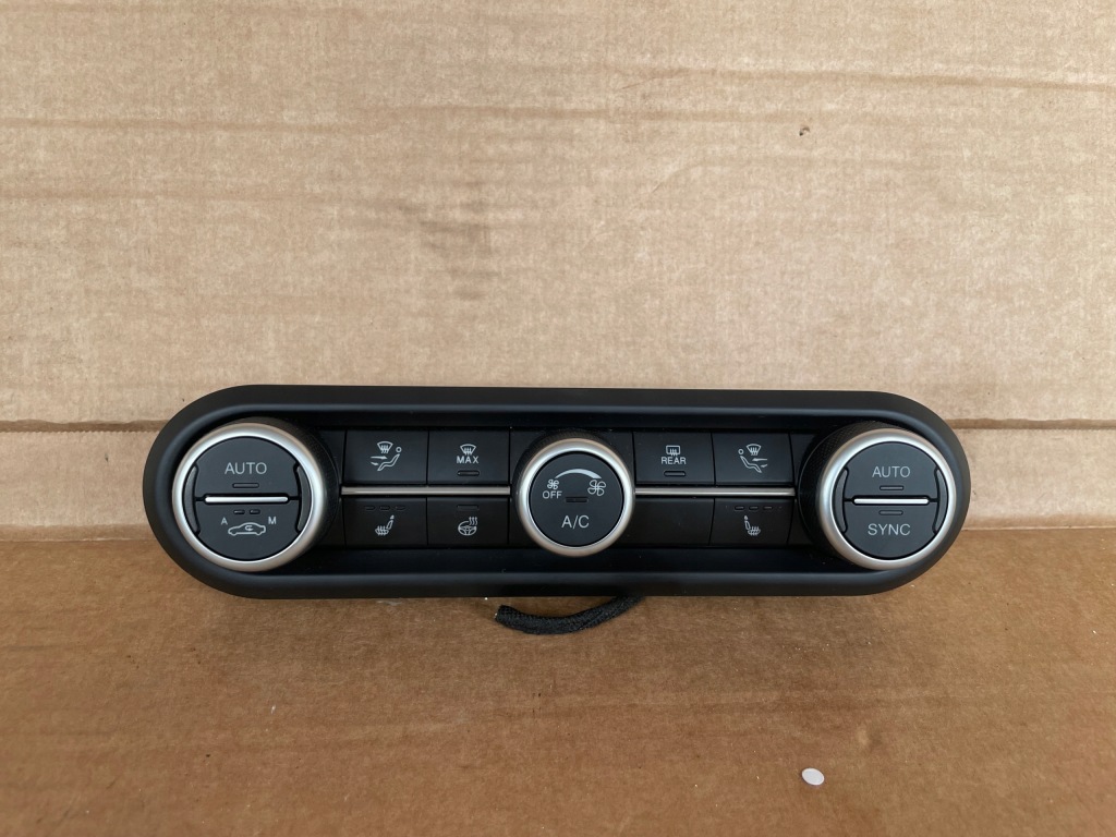 фото №1, Alfa romeo giulia lift панель обдув кондиционера 01561506110