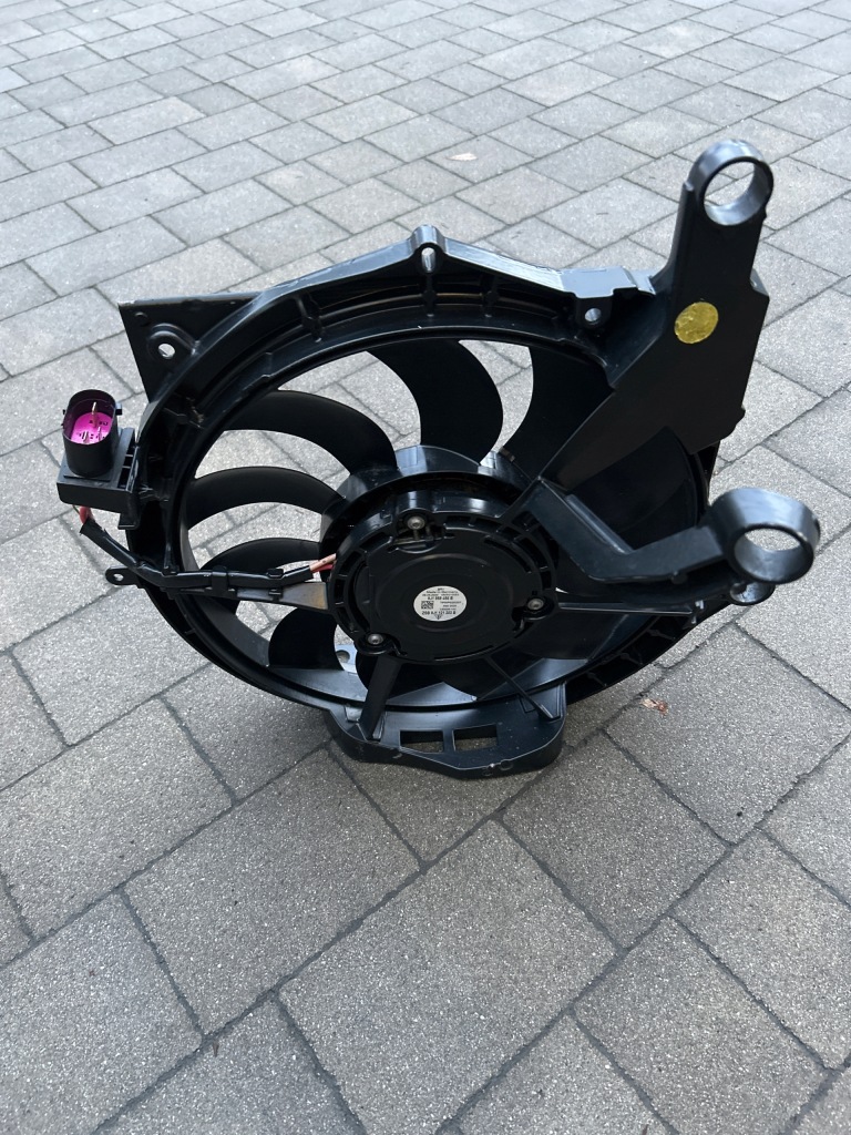 Купити Вентилятор лівий porsche taycan