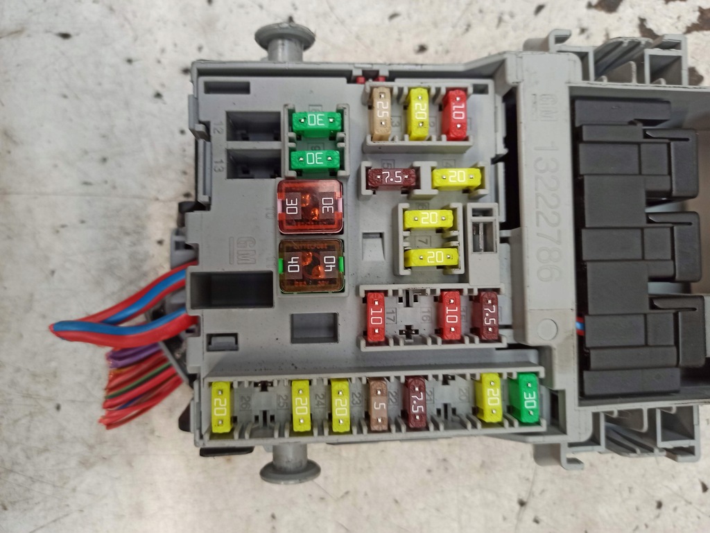 фото №9, Opel astra j коробка предохранителей 13222786