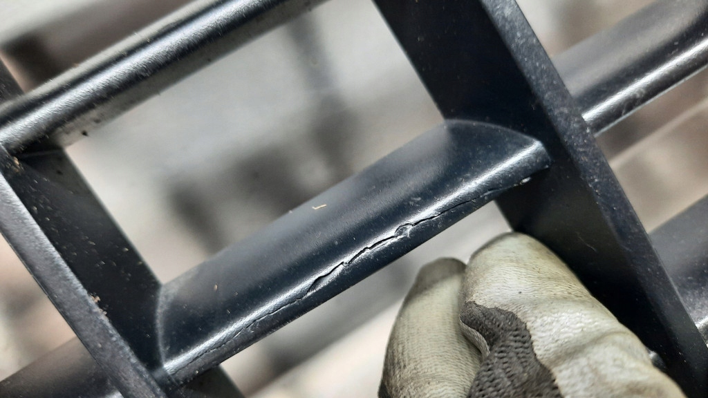 фото №12, Решітка радіатора решітка радіатора 8620641 volvo xc90 02-14r пошкоджений