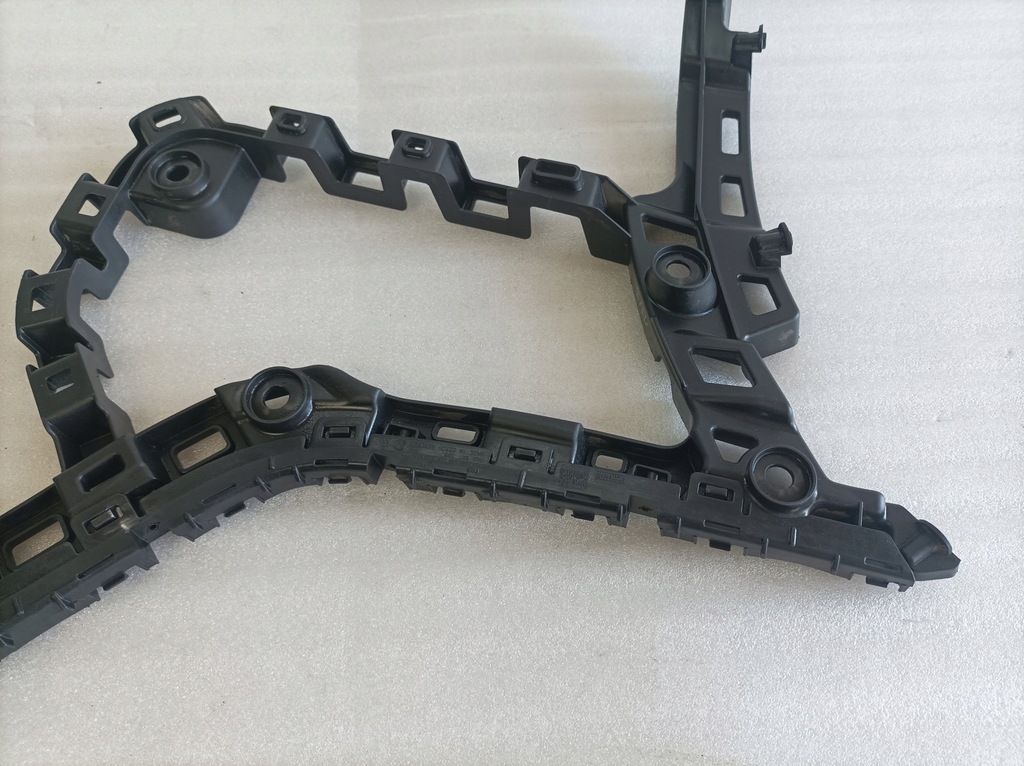 фото №8, Vw golf vii kombi напрямна бампера правий задня