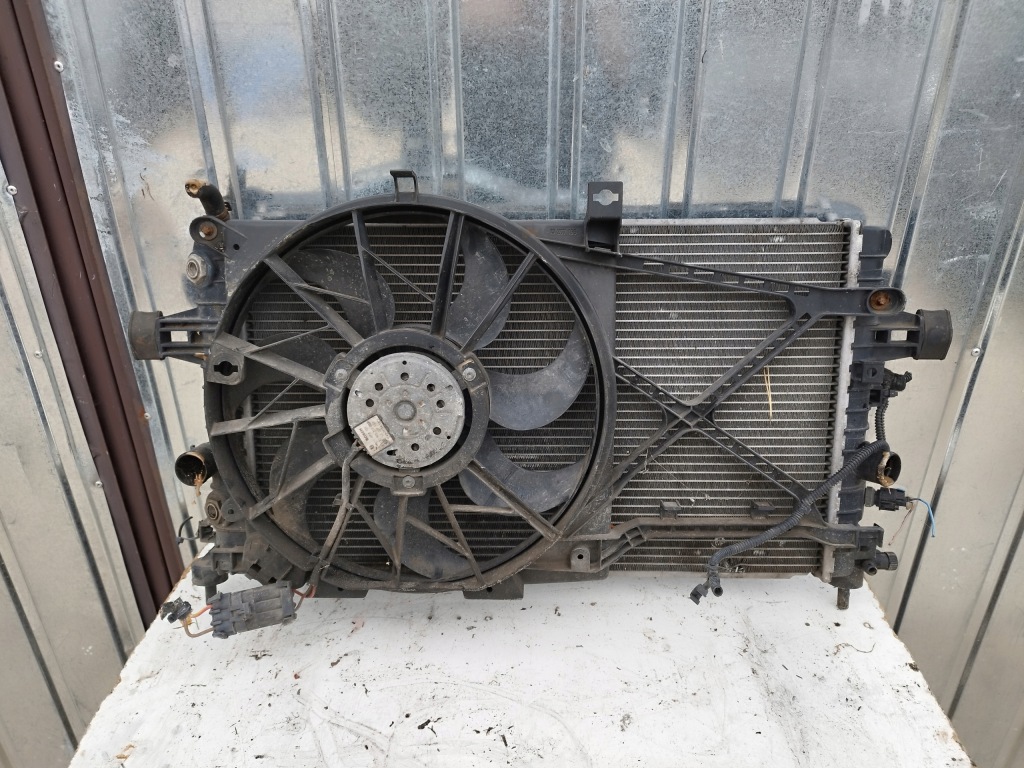 Радиатор воды + вентилятор opel astra h 3 zafira b 1.8 бензин Оригинал