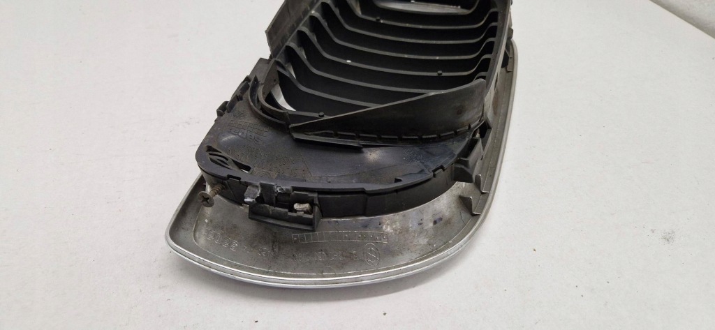 Решётка радиатора решётка  решётка капота решётка радиатора левая bmw e46 рестайлинг  7030549 Цена