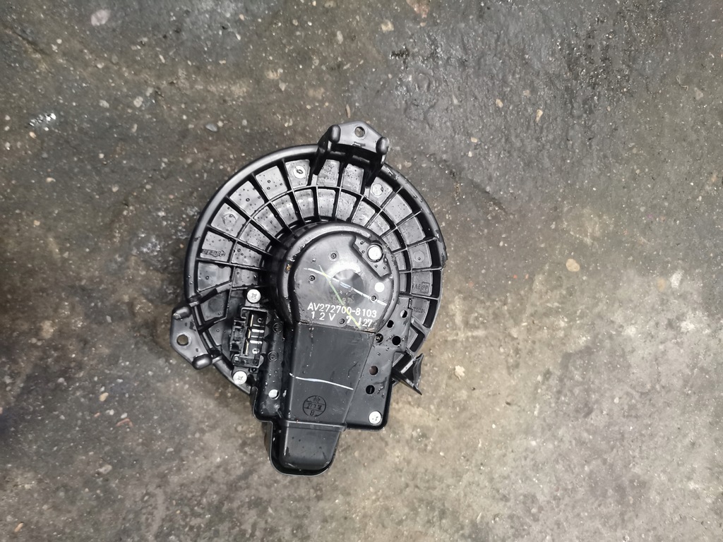 фото №1, Toyota auris воздуходувка вентилятор av272700-8103