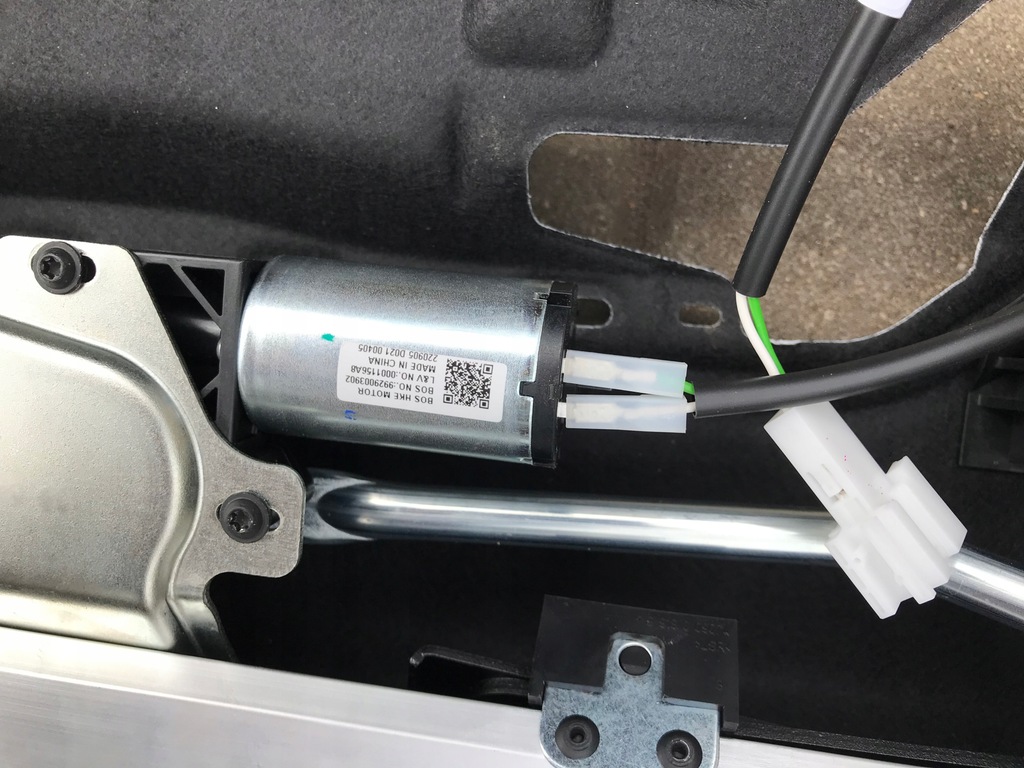 фото №11, Mercedes w206 c klasa sedan электрическая шторка стекло задний